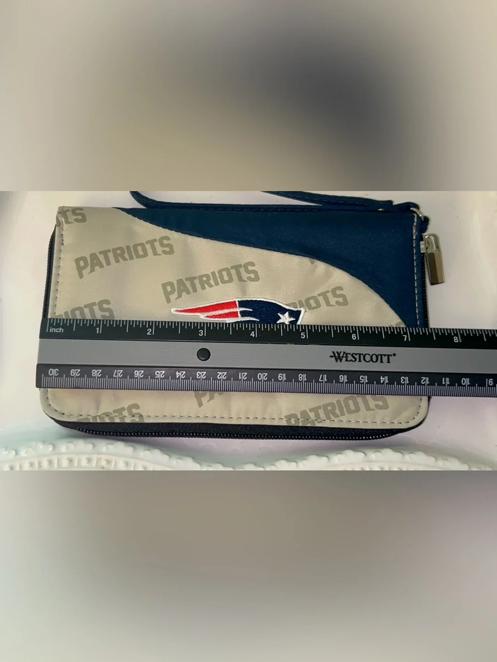 New England Patriots Curve Zip Organizer Wallet New without Tags